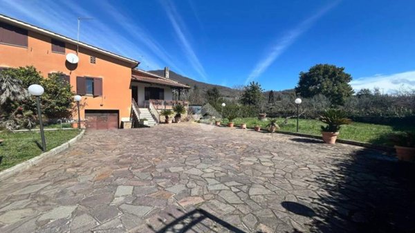 casa indipendente in vendita a Trevignano Romano