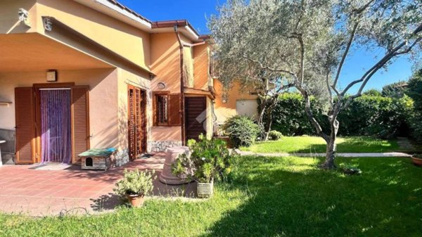 casa indipendente in vendita a Trevignano Romano