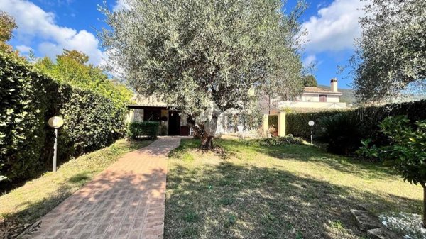 casa indipendente in vendita a Trevignano Romano