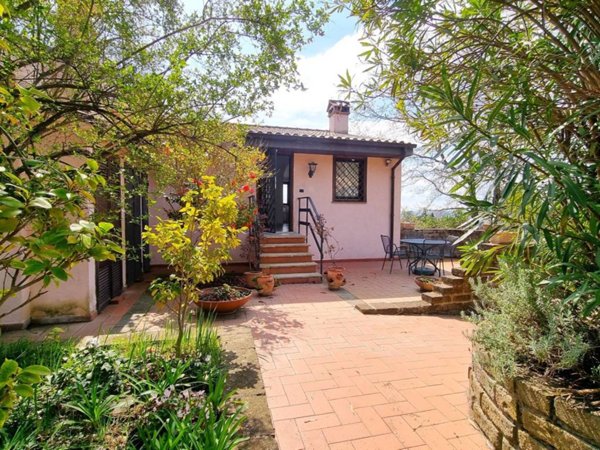 casa indipendente in vendita a Trevignano Romano