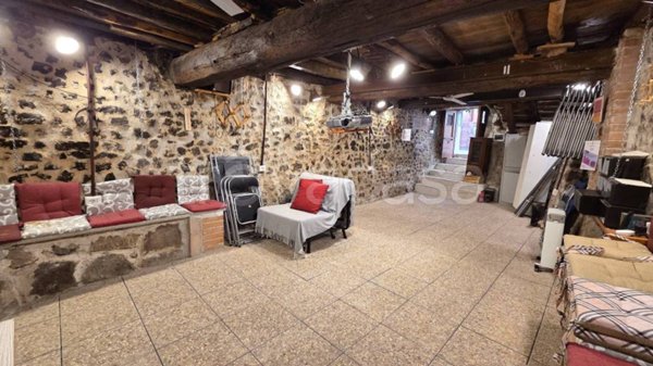 locale commerciale in vendita a Trevignano Romano