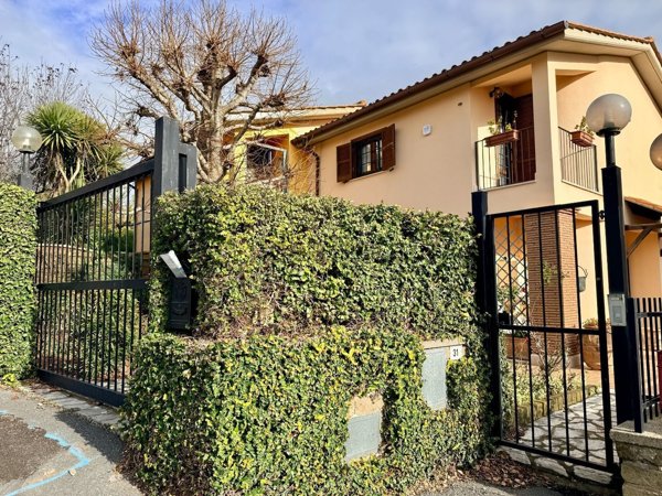 casa indipendente in vendita a Trevignano Romano