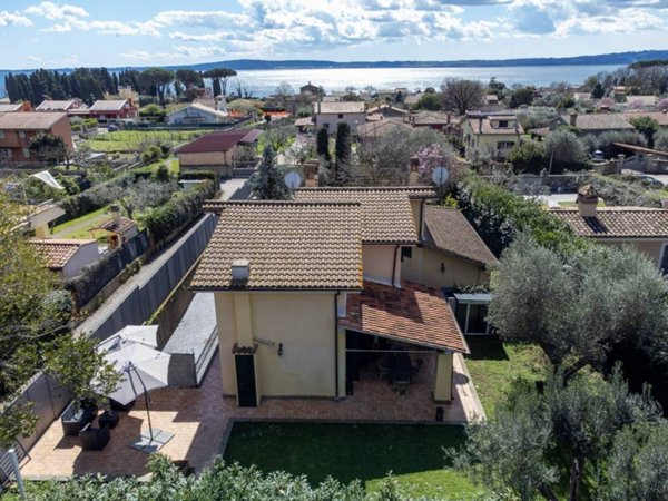 casa indipendente in vendita a Trevignano Romano