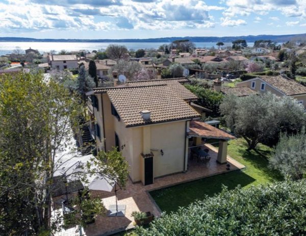 casa indipendente in vendita a Trevignano Romano