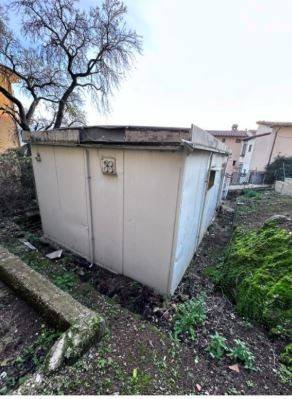 locale commerciale in vendita a Trevignano Romano