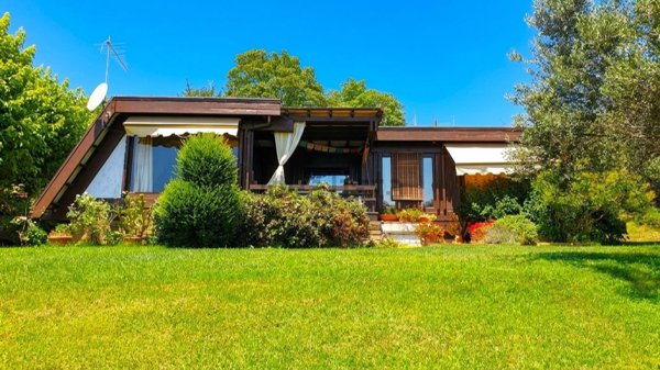 casa indipendente in vendita a Trevignano Romano