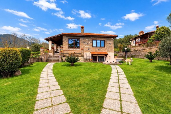 casa indipendente in vendita a Trevignano Romano