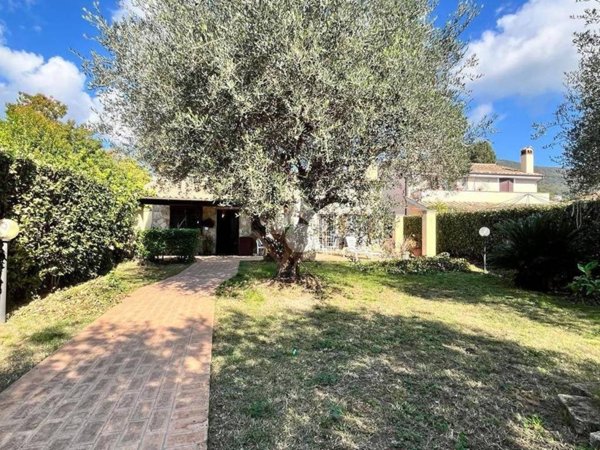 casa indipendente in vendita a Trevignano Romano