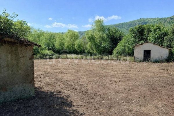 locale commerciale in vendita a Trevignano Romano