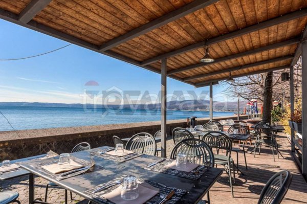 negozio in vendita a Trevignano Romano