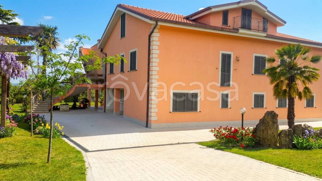 casa indipendente in vendita a Trevignano Romano