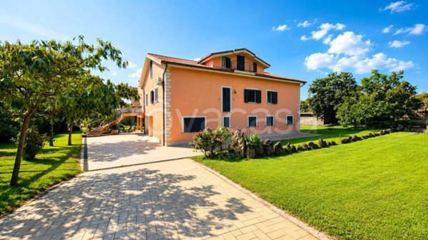casa indipendente in vendita a Trevignano Romano