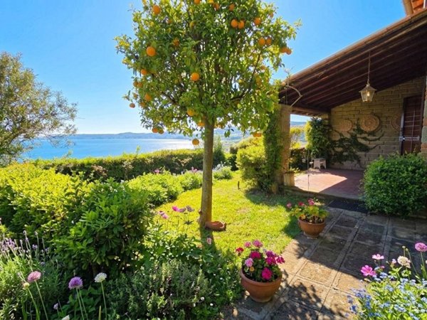 casa indipendente in vendita a Trevignano Romano