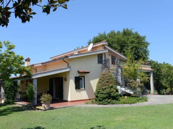 casa indipendente in vendita a Trevignano Romano