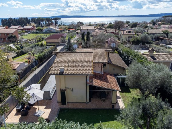 casa indipendente in vendita a Trevignano Romano