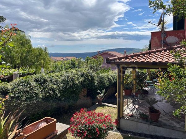 casa indipendente in vendita a Trevignano Romano