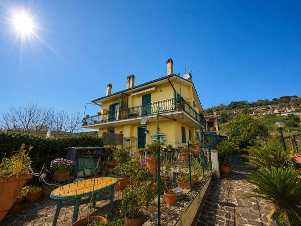 casa indipendente in vendita a Trevignano Romano