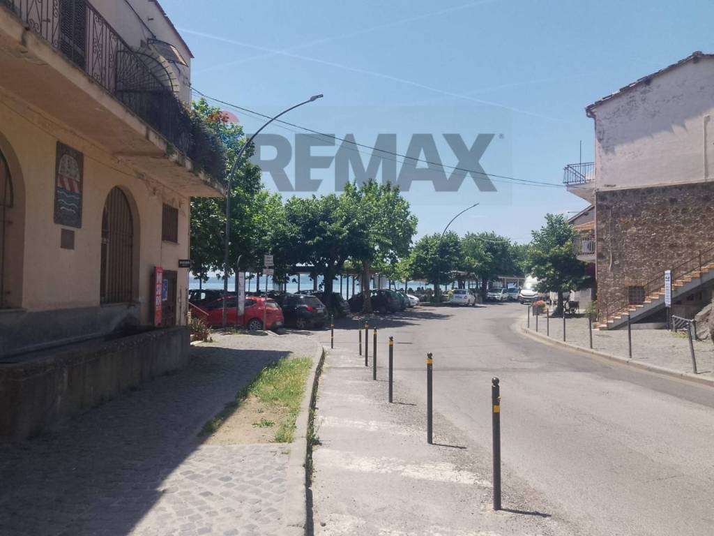 negozio in vendita a Trevignano Romano