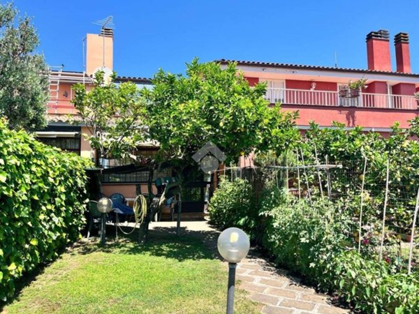 casa indipendente in vendita a Trevignano Romano