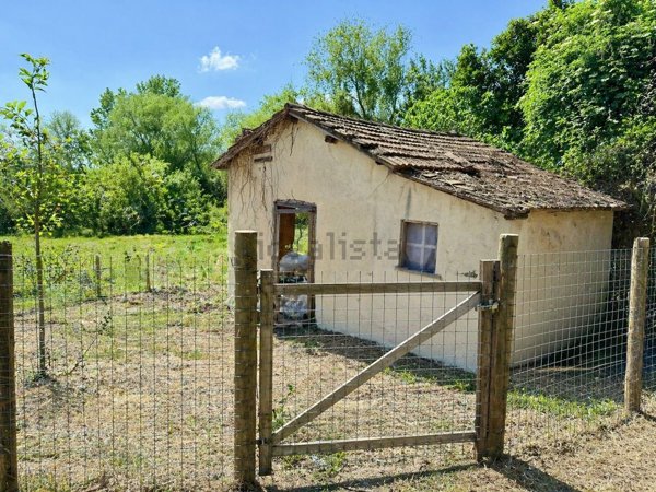 locale di sgombero in vendita a Trevignano Romano