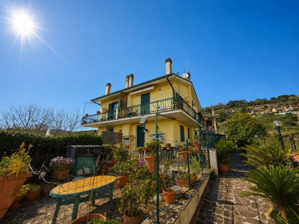 casa indipendente in vendita a Trevignano Romano