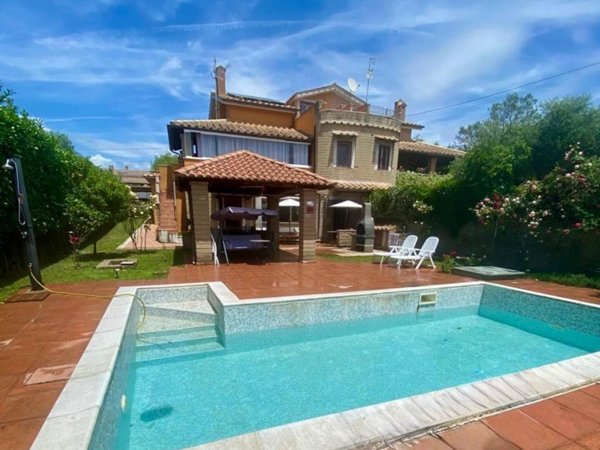 casa indipendente in vendita a Trevignano Romano