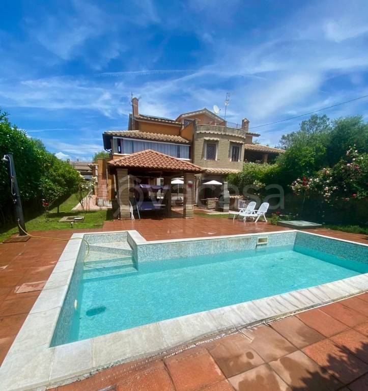 casa indipendente in vendita a Trevignano Romano