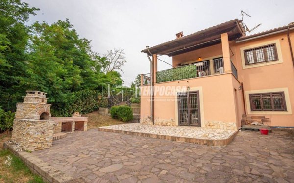 casa indipendente in vendita a Trevignano Romano