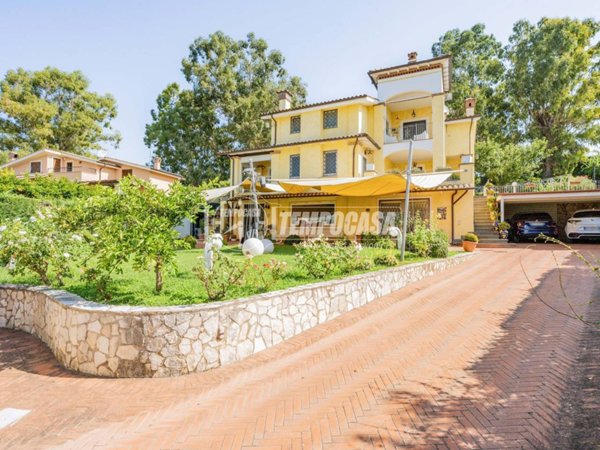 casa indipendente in vendita a Trevignano Romano
