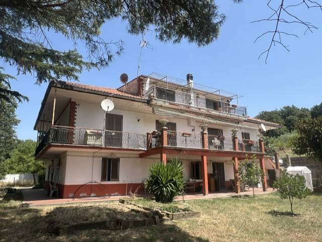 intera palazzina in vendita a Trevignano Romano