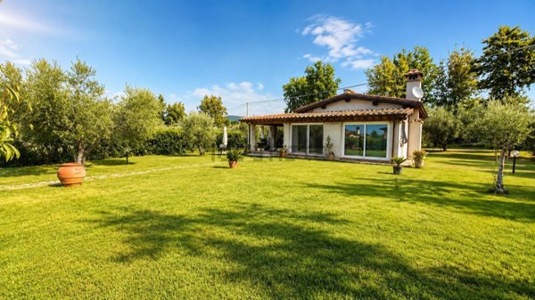 casa indipendente in vendita a Trevignano Romano