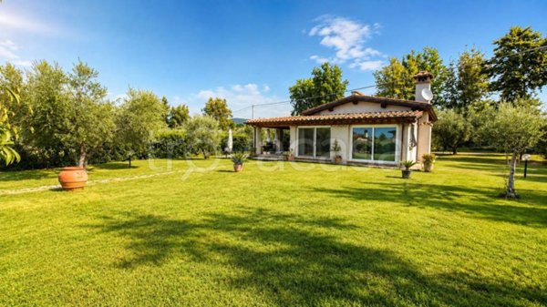 casa indipendente in vendita a Trevignano Romano
