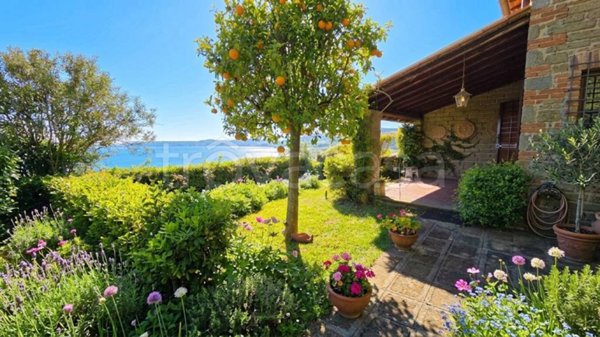 casa indipendente in vendita a Trevignano Romano
