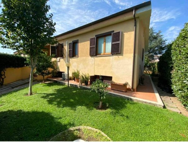 casa indipendente in vendita a Trevignano Romano