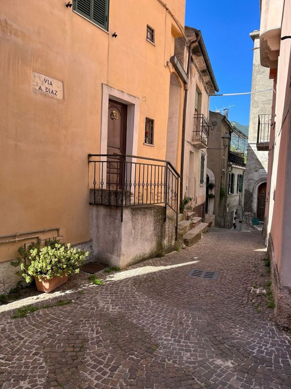 appartamento in vendita a Vallepietra