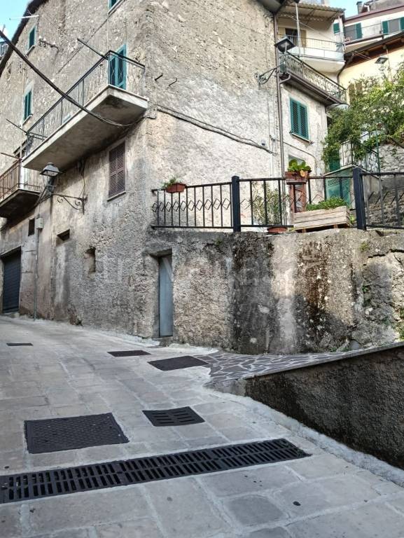 appartamento in vendita a Vallepietra