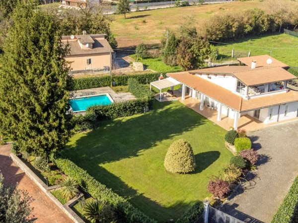 casa indipendente in vendita a Valmontone