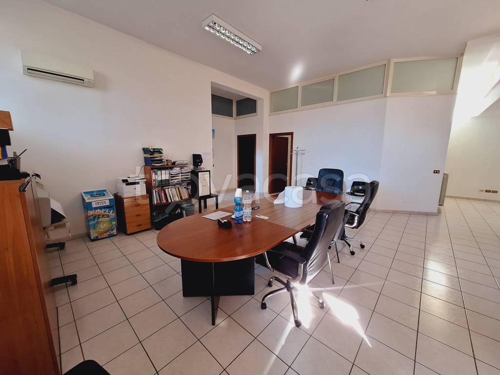 negozio in vendita a Valmontone