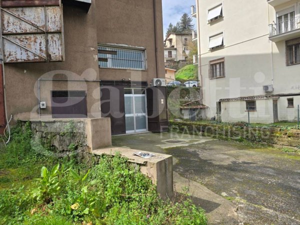 negozio in vendita a Valmontone