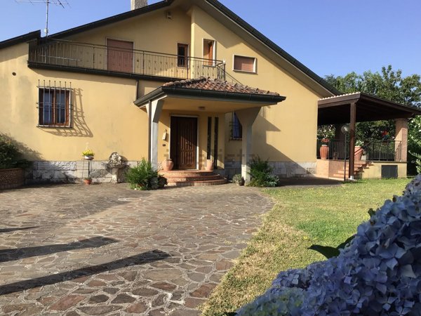 casa indipendente in vendita a Valmontone