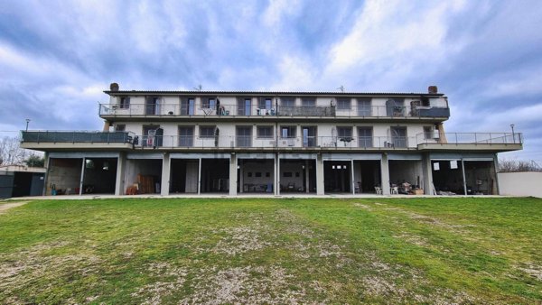 locale commerciale in vendita a Valmontone