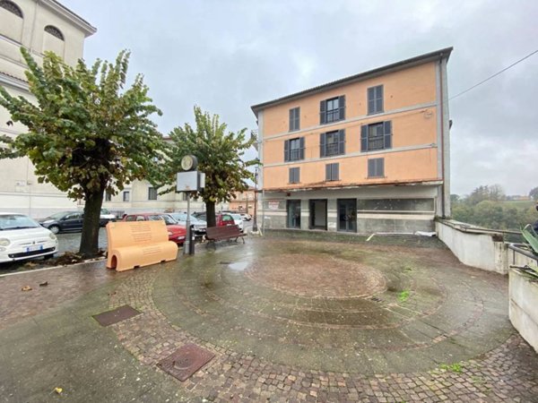 negozio in vendita a Valmontone