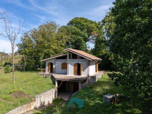 locale commerciale in vendita a Valmontone