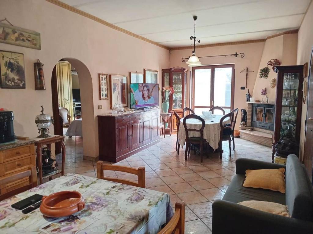 casa indipendente in vendita a Valmontone