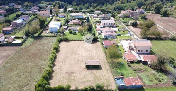 locale commerciale in vendita a Valmontone