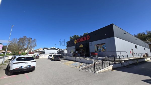 locale commerciale in vendita a Valmontone