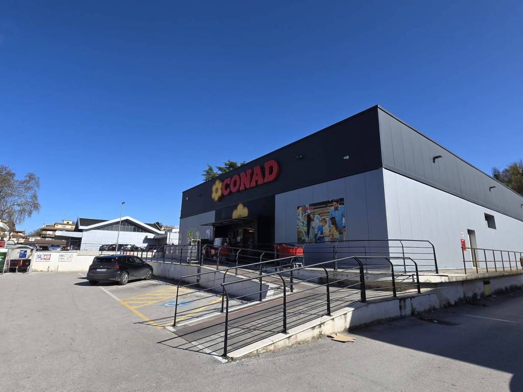 negozio in vendita a Valmontone