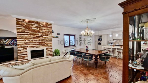 casa indipendente in vendita a Valmontone