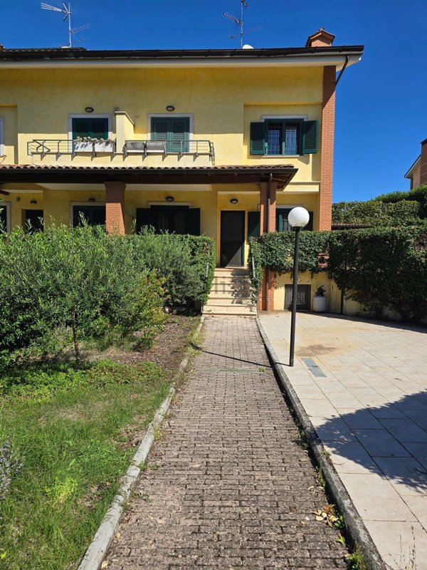 casa indipendente in vendita a Valmontone