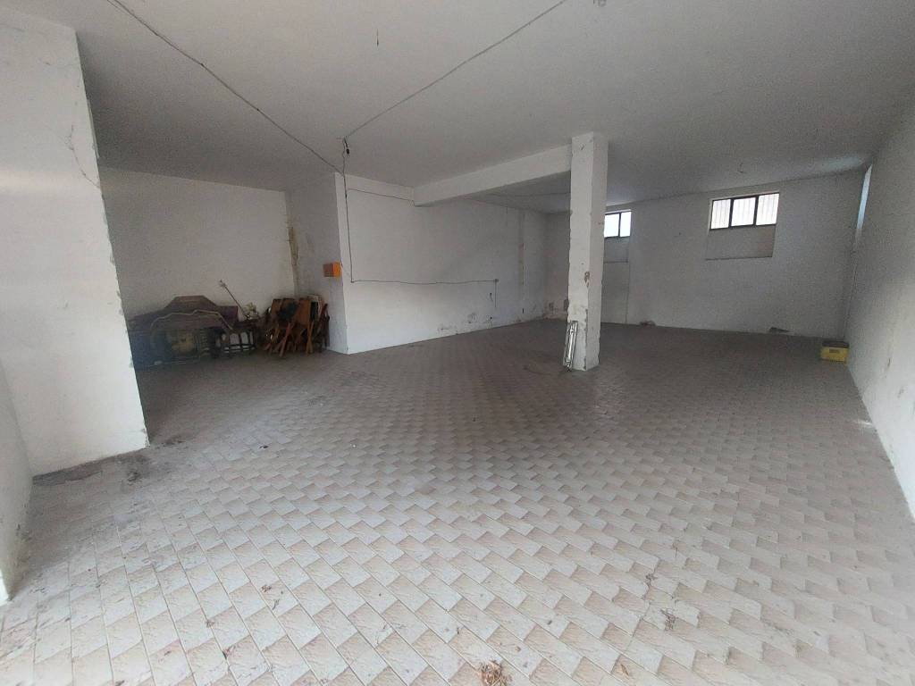 locale di sgombero in vendita a Valmontone